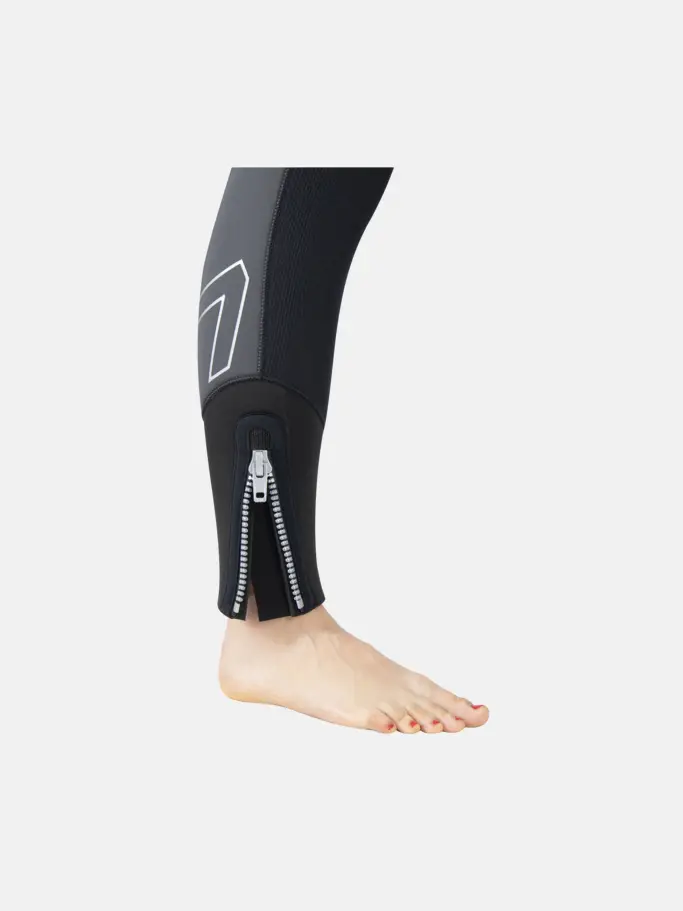, view full size image of Front view of Product detail - Pioneer 7mm - She Dives black/grey