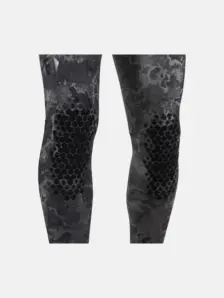 Display front view 2 of Product detail - Explorer Camo Black 50 - Pants