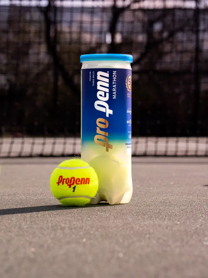 , voir image en taille réelle de la vue frontale de Product detail - Penn Tour Regular-Duty Felt  3-ball Can
