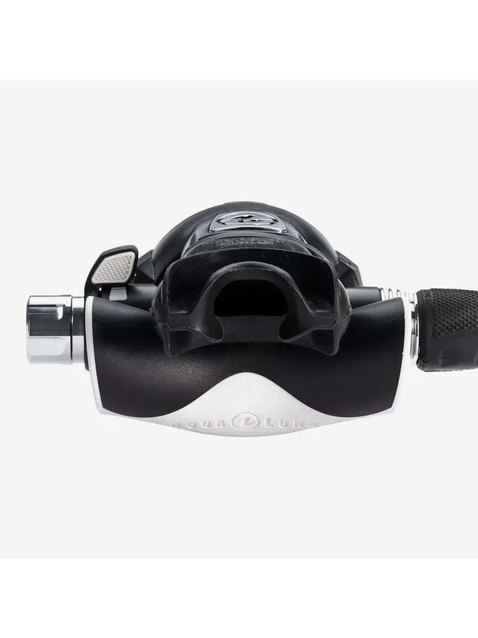 , view full size image of Front view of Product detail - LEG3ND ELITE - Dive Regulator black