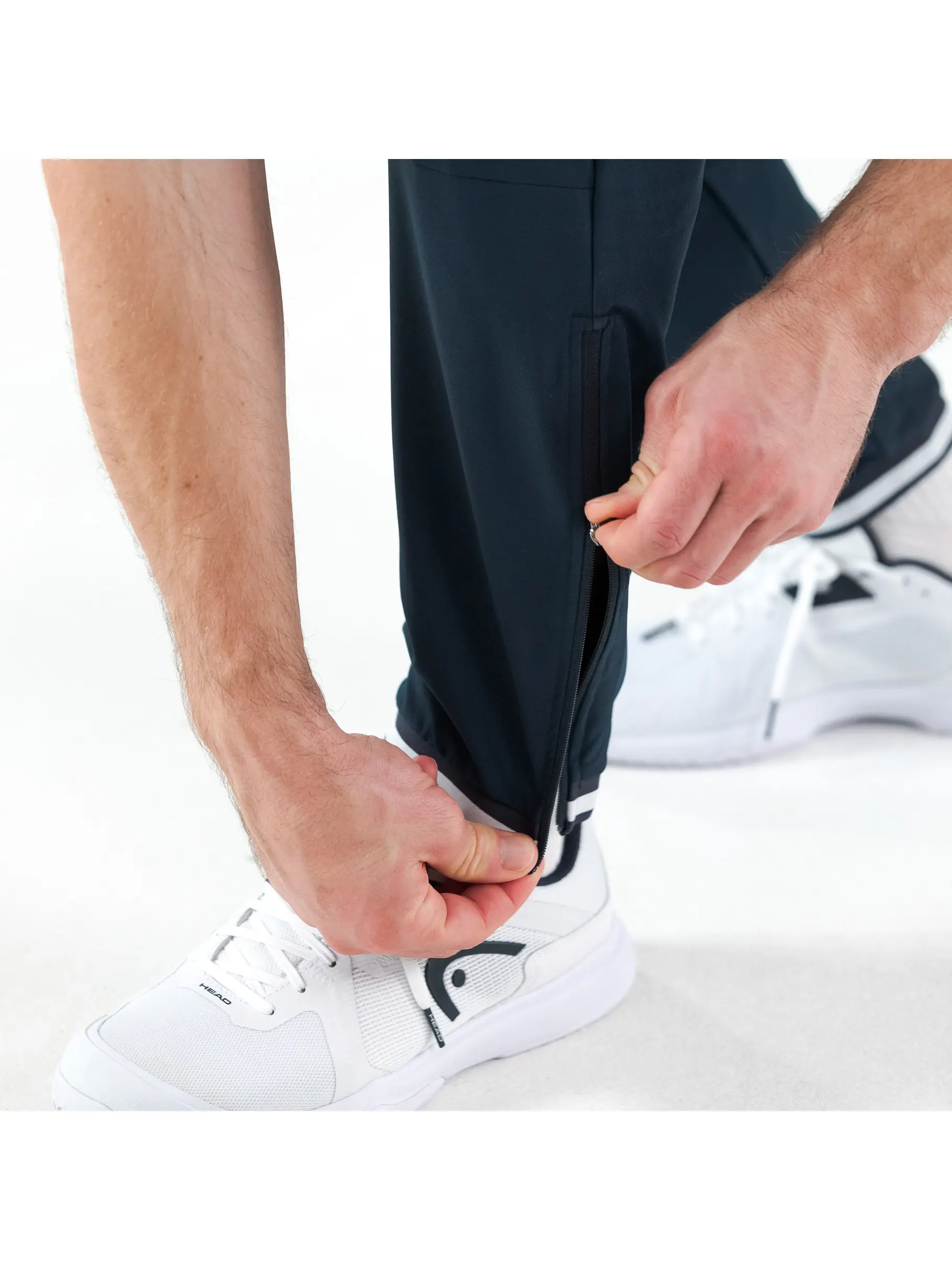 Out of Stock,Sale, Ansicht Großes Bild der Vorderseite Product detail - BREAKER Pants Men navy