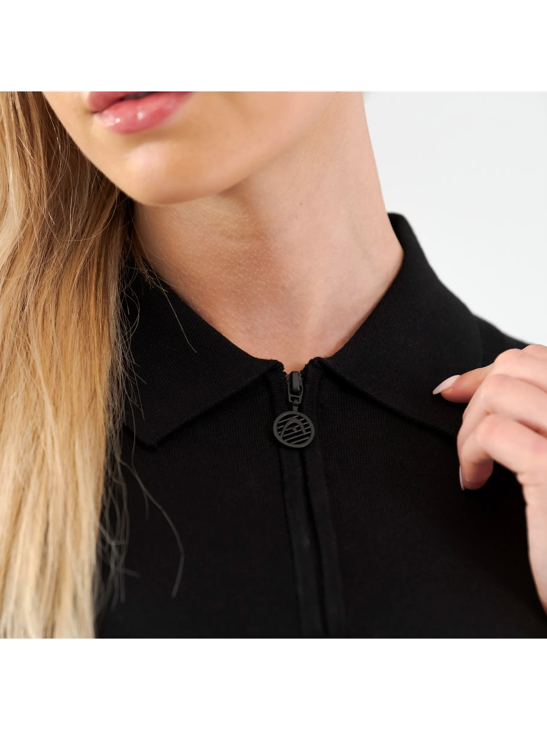 Sale, weergave van volledige grootte van vooraanzicht van Product detail - Knit Polo Women black