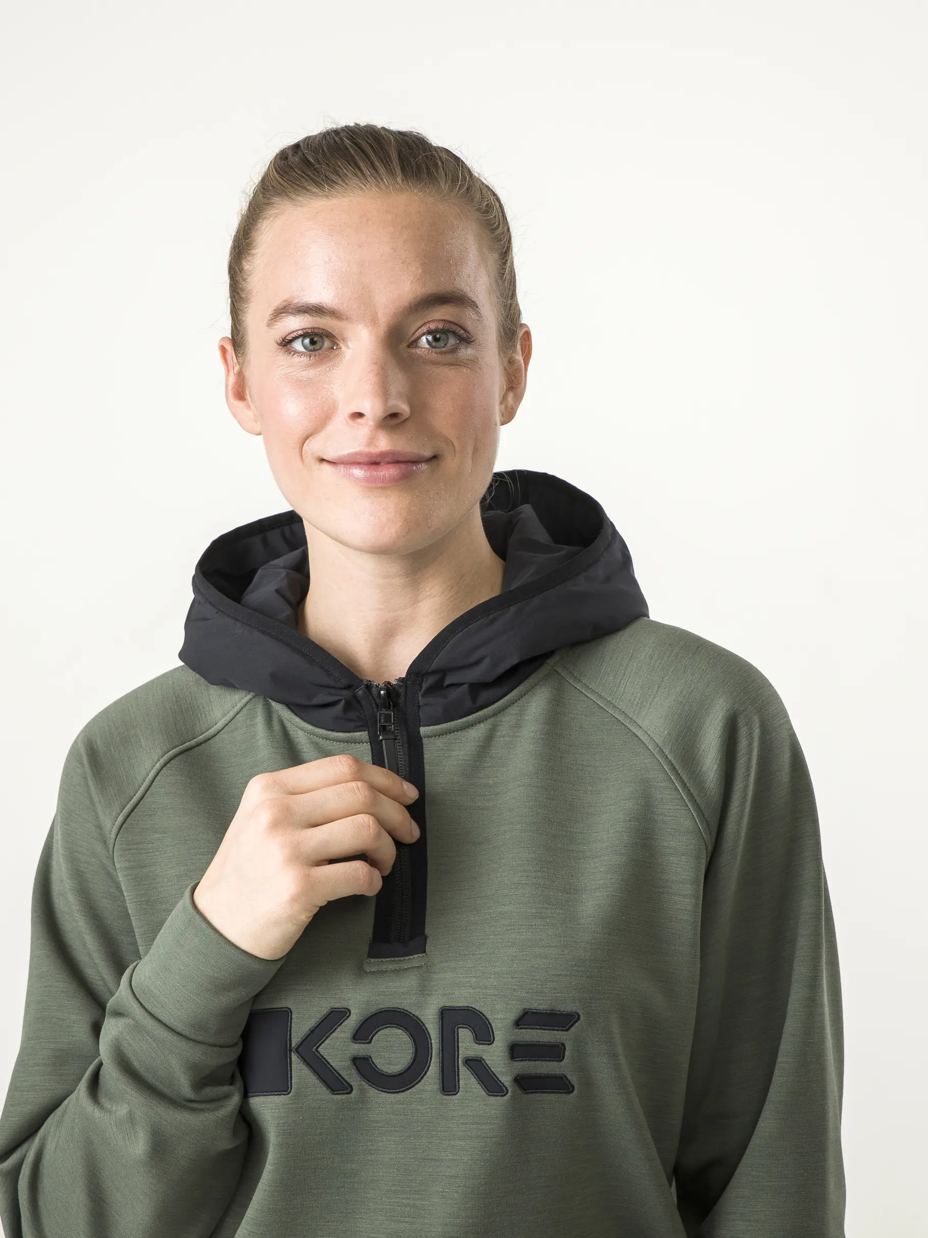 Sale, weergave van volledige grootte van vooraanzicht van Product detail - KORE Tech Hoodie Unisex thyme