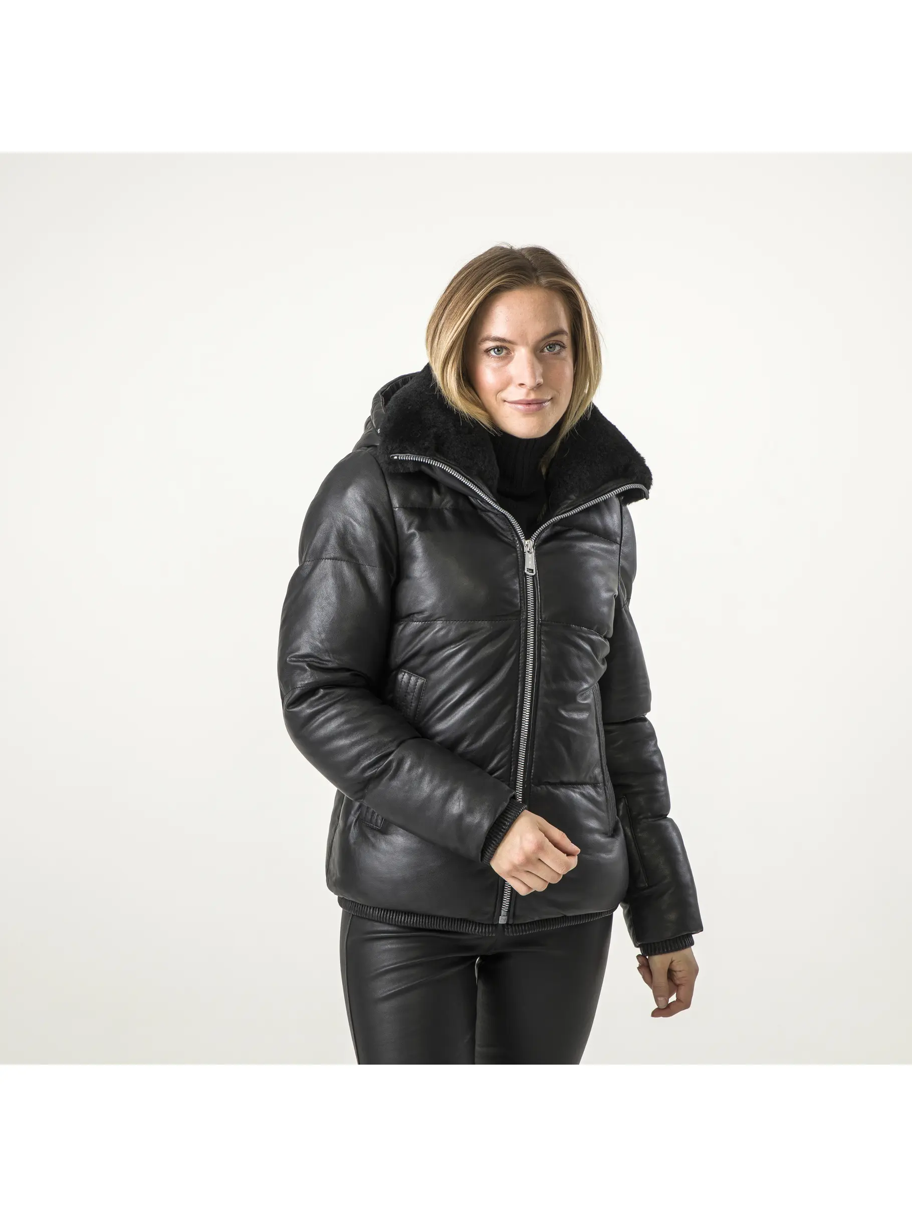 Sale,Best Seller, voir image en taille réelle de la vue frontale de Product detail - LEGACY Leather Jacket Women black