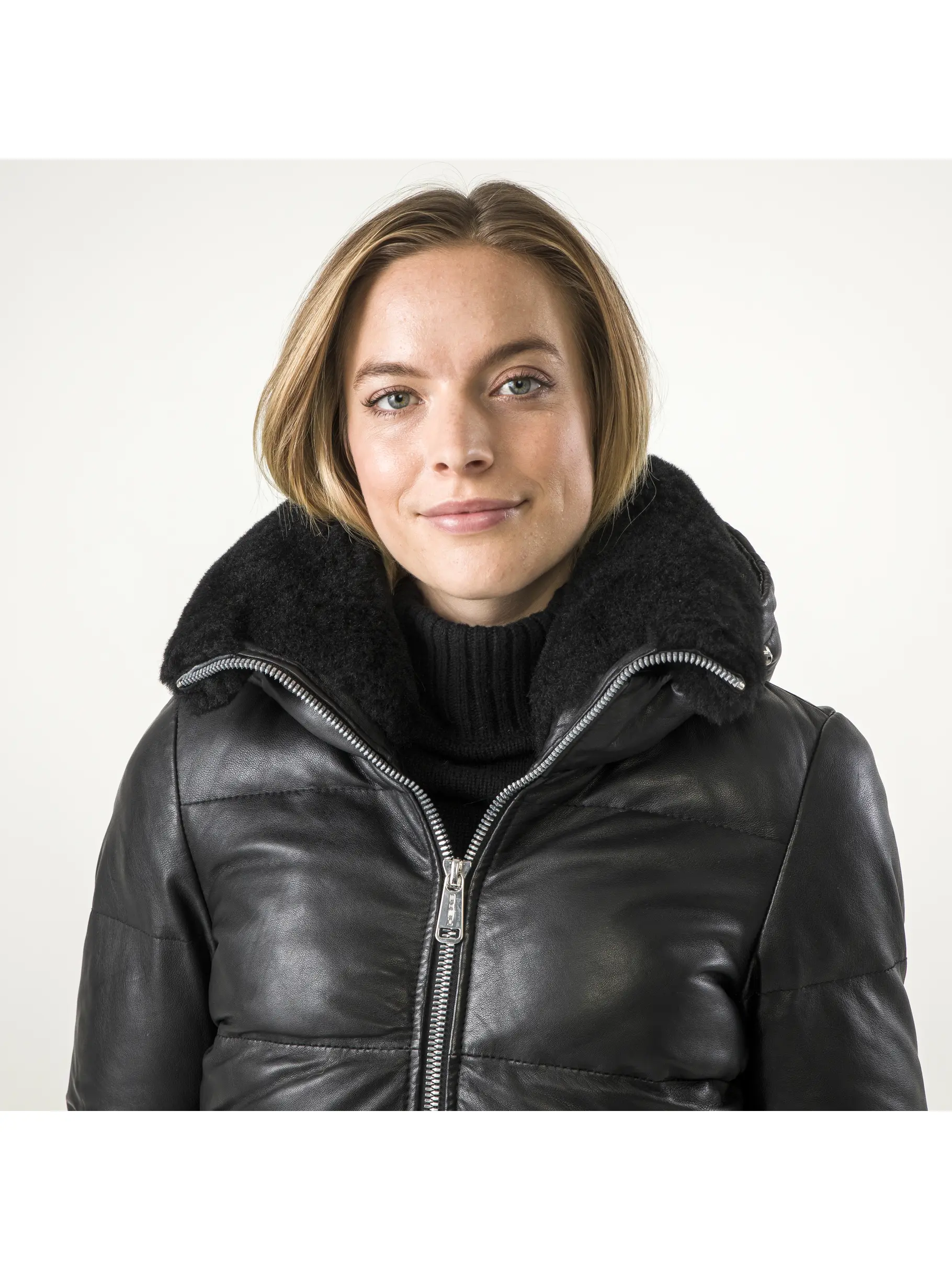 Sale,Best Seller, voir image en taille réelle de la vue frontale de Product detail - LEGACY Leather Jacket Women black