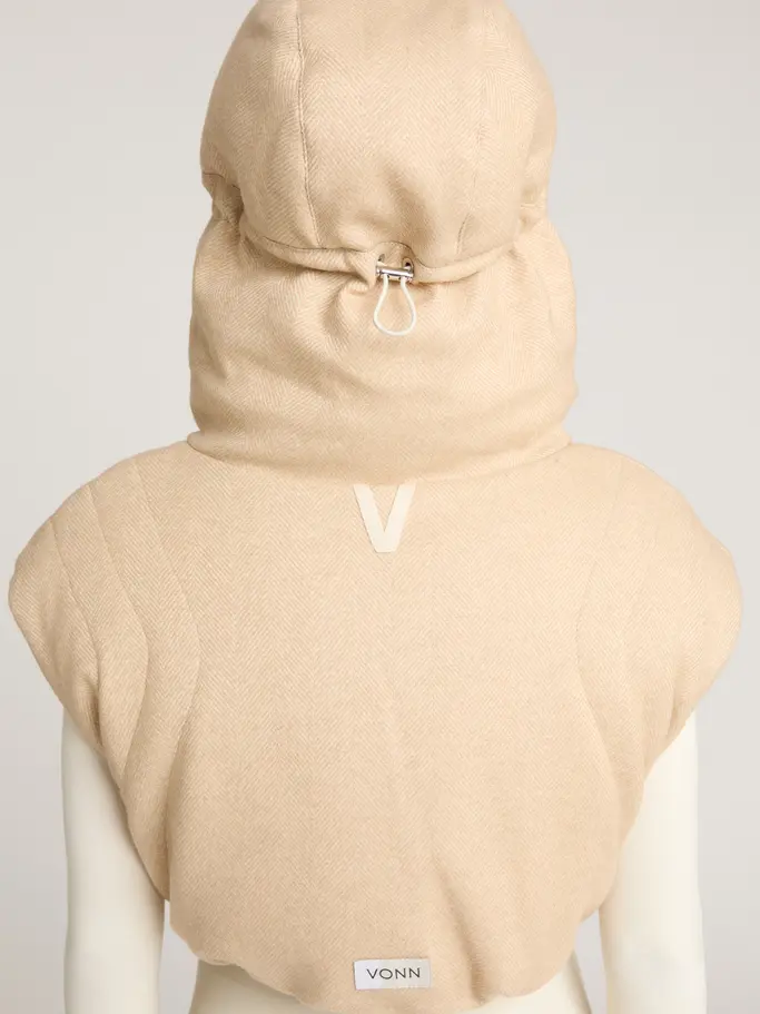 , zobrazit obrázek v plné velikosti z předního pohledu Product detail - AMBER CROPPED VEST light beige