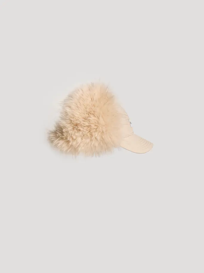 , wyświetl pełno wymiarowy obraz widoku z przodu Product detail - POPPY FUR BASEBALL CAP light beige